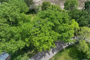 355 Margaret Cir, Wayzata, MN 55391 - Photo 71