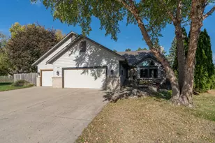 104 Wadsworth Dr, Mankato, MN 56001 - Photo 1