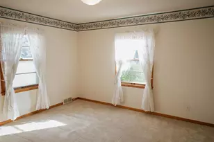 227 E 9th St, Blue Earth, MN 56013 - Photo 13