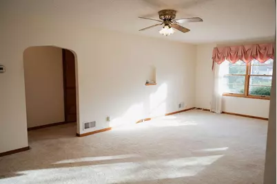 227 E 9th Street, Blue Earth, MN 56013 - Photo 5