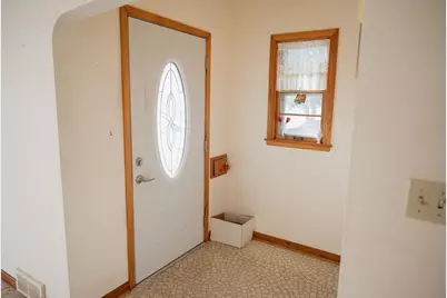 227 E 9th Street, Blue Earth, MN 56013 - Photo 3