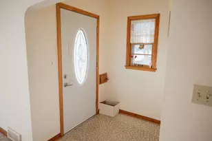 227 E 9th St, Blue Earth, MN 56013 - Photo 3