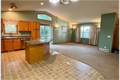 322 Oriole Avenue N, Thief River Falls, MN 56701 - Photo 9