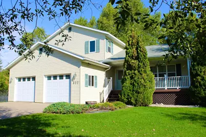 322 Oriole Avenue N, Thief River Falls, MN 56701 - Photo 1