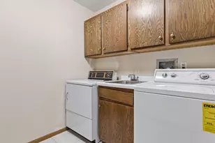 1235 Yale Pl, Minneapolis, MN 55403 - Photo 25