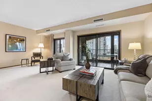 1235 Yale Pl, Minneapolis, MN 55403 - Photo 3