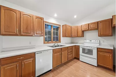 324 Valley View Drive SE, Willmar, MN 56201 - Photo 5