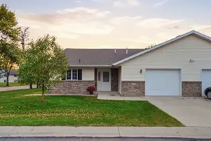 324 Valley View Dr SE, Willmar, MN 56201 - Photo 1