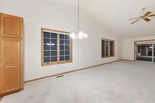 324 Valley View Dr SE, Willmar, MN 56201 - Photo 9