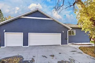 1105 E Mt Faith Ave, Fergus Falls, MN 56537 - Photo 3