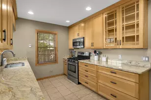 1787 Hillcrest Ave, Saint Paul, MN 55116 - Photo 11