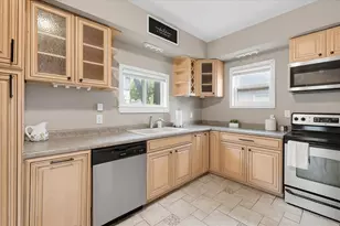 558 Concord St, Saint Paul, MN 55107 - Photo 1