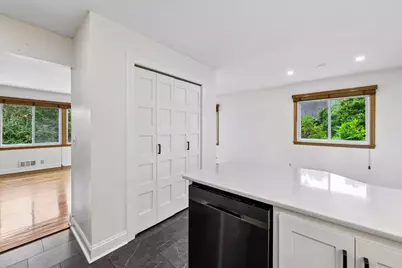 1370 Valley View Road, Chaska, MN 55318 - Photo 7