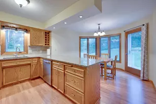915 Park Knoll Dr, Eagan, MN 55123 - Photo 11