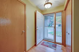 915 Park Knoll Dr, Eagan, MN 55123 - Photo 9