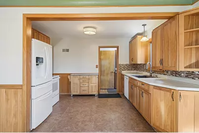 515 Roselawn Avenue E, Maplewood, MN 55117 - Photo 9