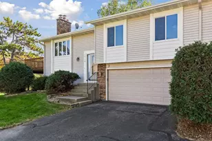 10348 Yorktown Ln N, Maple Grove, MN 55369 - Photo 3