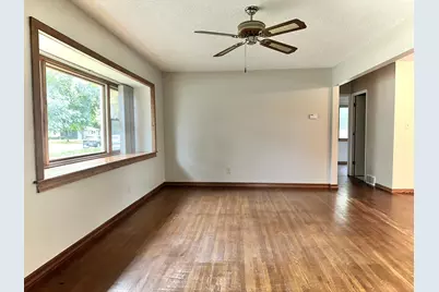 635 8th Avenue E, Shakopee, MN 55379 - Photo 9