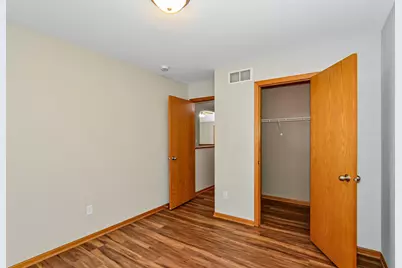 1054 Falcon Road SE, Rochester, MN 55904 - Photo 7