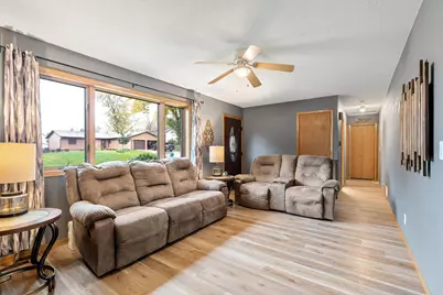 1085 Robert Place SW, Owatonna, MN 55060 - Photo 3