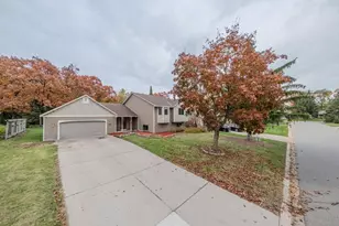 1568 Lakewood Dr N, Maplewood, MN 55119 - Photo 1