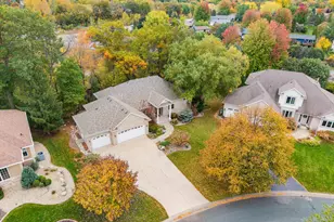 542 Majestic Oaks Ct, Eagan, MN 55123 - Photo 3