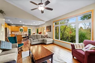 542 Majestic Oaks Ct, Eagan, MN 55123 - Photo 11
