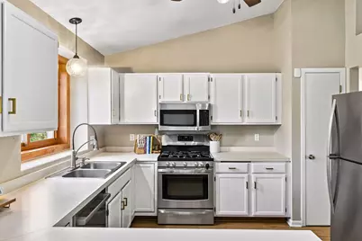 18763 Pennington Avenue, Eden Prairie, MN 55346 - Photo 9
