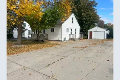 611 S Swift Avenue, Litchfield, MN 55355 - Photo 3