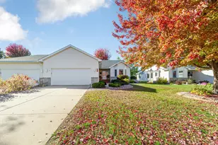 616 O'Brien Pkwy, Belle Plaine, MN 56011 - Photo 1