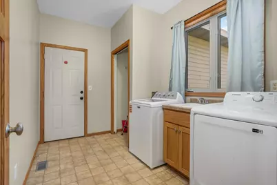 933 Ivy Hills Road, Belle Plaine, MN 56011 - Photo 9