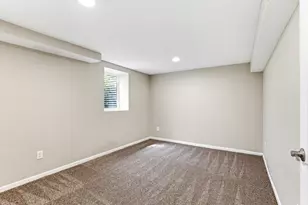 1922 Oakland Rd, Minnetonka, MN 55305 - Photo 23