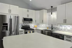 3117 Douglas Dr N, Crystal, MN 55422 - Photo 9
