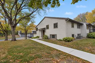 1382 Arden View Dr, Arden Hills, MN 55112 - Photo 3