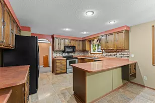 402 4th St NE, Hayfield, MN 55940 - Photo 3