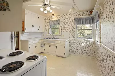 8015 Plymouth Avenue N, Golden Valley, MN 55427 - Photo 9