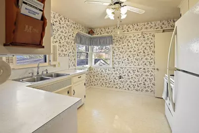 8015 Plymouth Avenue N, Golden Valley, MN 55427 - Photo 7