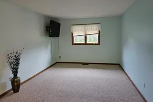 2704 9th St SW, Willmar, MN 56201 - Photo 9