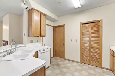 2255 Ranchview Lane N #23, Plymouth, MN 55447 - Photo 9