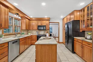 8906 138th Street Ct, Apple Valley, MN 55124 - Photo 11
