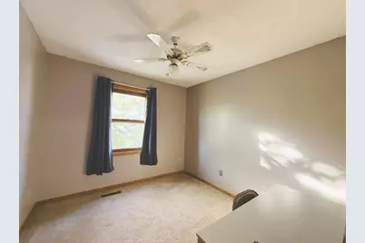 886 Iroquois Avenue, Saint Paul, MN 55119 - Photo 13