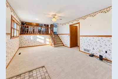 886 Iroquois Avenue, Saint Paul, MN 55119 - Photo 3