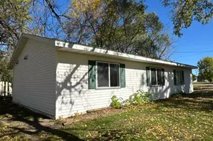 201 SW Thompson St, Verndale, MN 56481 - Photo 3