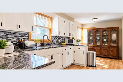 1796 Hawthorne Avenue E, Saint Paul, MN 55119 - Photo 3