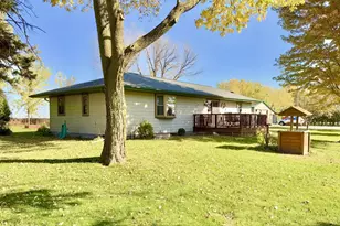 55926 State Hwy 19, Winthrop, MN 55396 - Photo 5