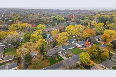 10621 Russell Avenue S, Bloomington, MN 55431 - Photo 25
