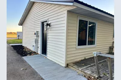 611 Evergreen Street, Thief River Falls, MN 56701 - Photo 5