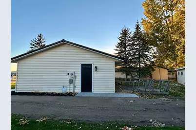 611 Evergreen Street, Thief River Falls, MN 56701 - Photo 7
