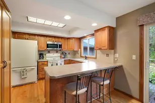 1880 Black Oaks Ln N, Plymouth, MN 55447 - Photo 9