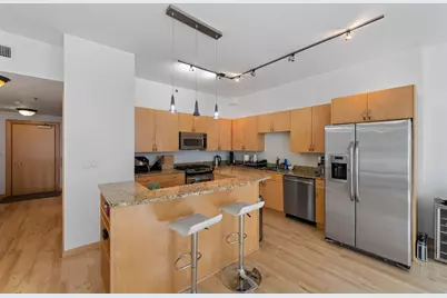 215 10th Ave S #405, Minneapolis, MN 55415 - Photo 3